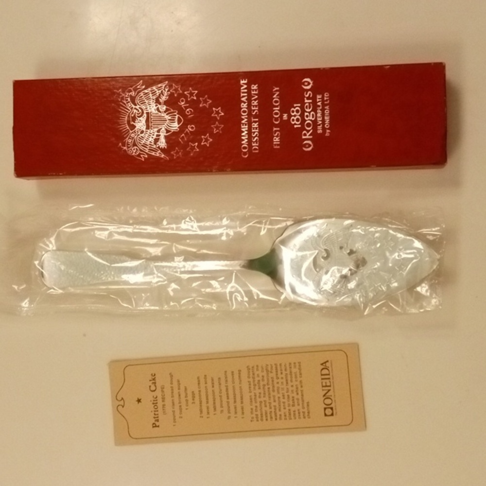 Commemorative dessert server